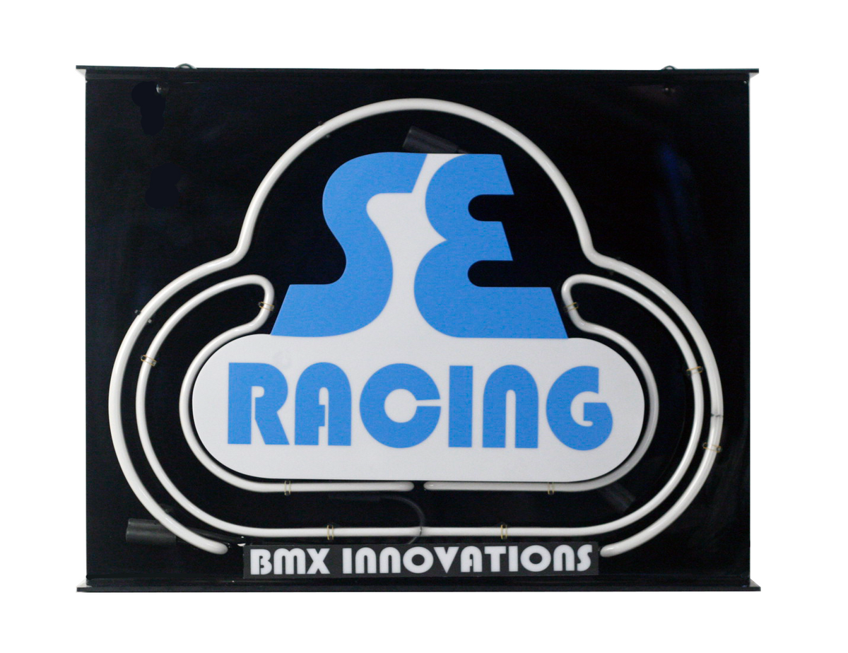 Se racing head sales badge